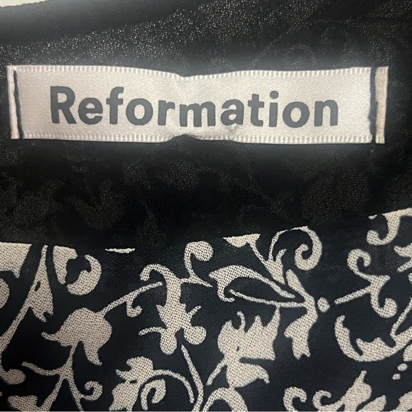 Reformation Sybil One Shoulder Mini Dress in Sussie. Size 6 - Picture 10 of 11